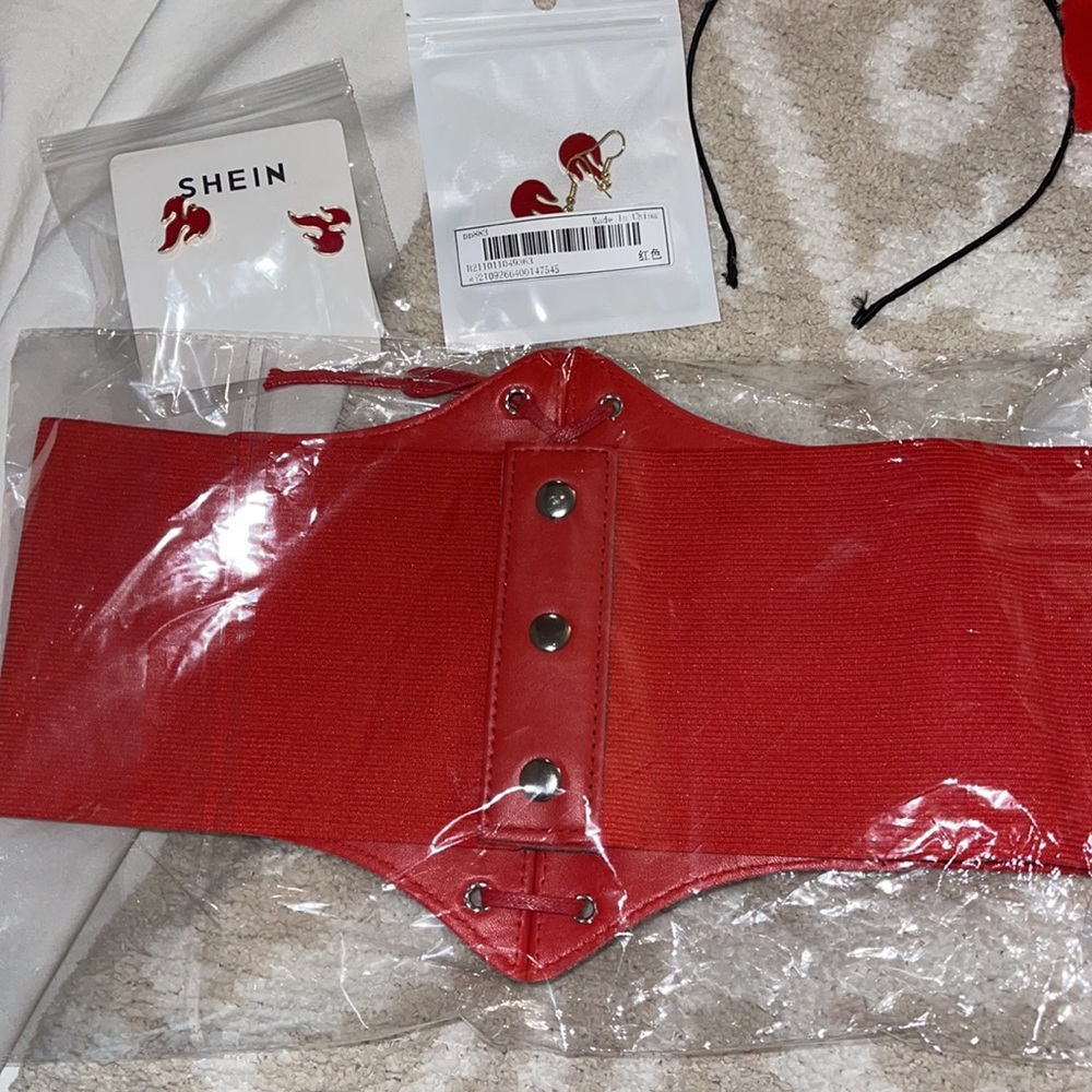Red/devil stuff - Picture 6 of 6